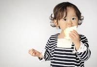 子供は硬い食べ物ばかり食べていれば矯正が必要ない?歯並びに与える影響