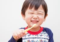 子供の歯が茶色いのはエナメル質形成不全?矯正は可能なのか