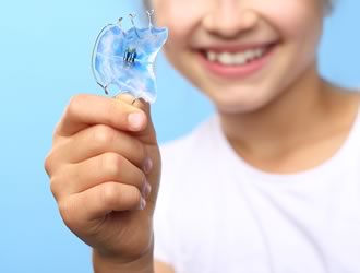 成人矯正できるのに、子供の時から矯正を始めたほうがいい理由